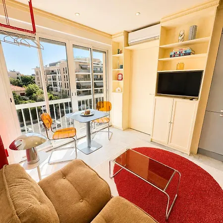 Retro Chic - Air Conditioning - Bright *